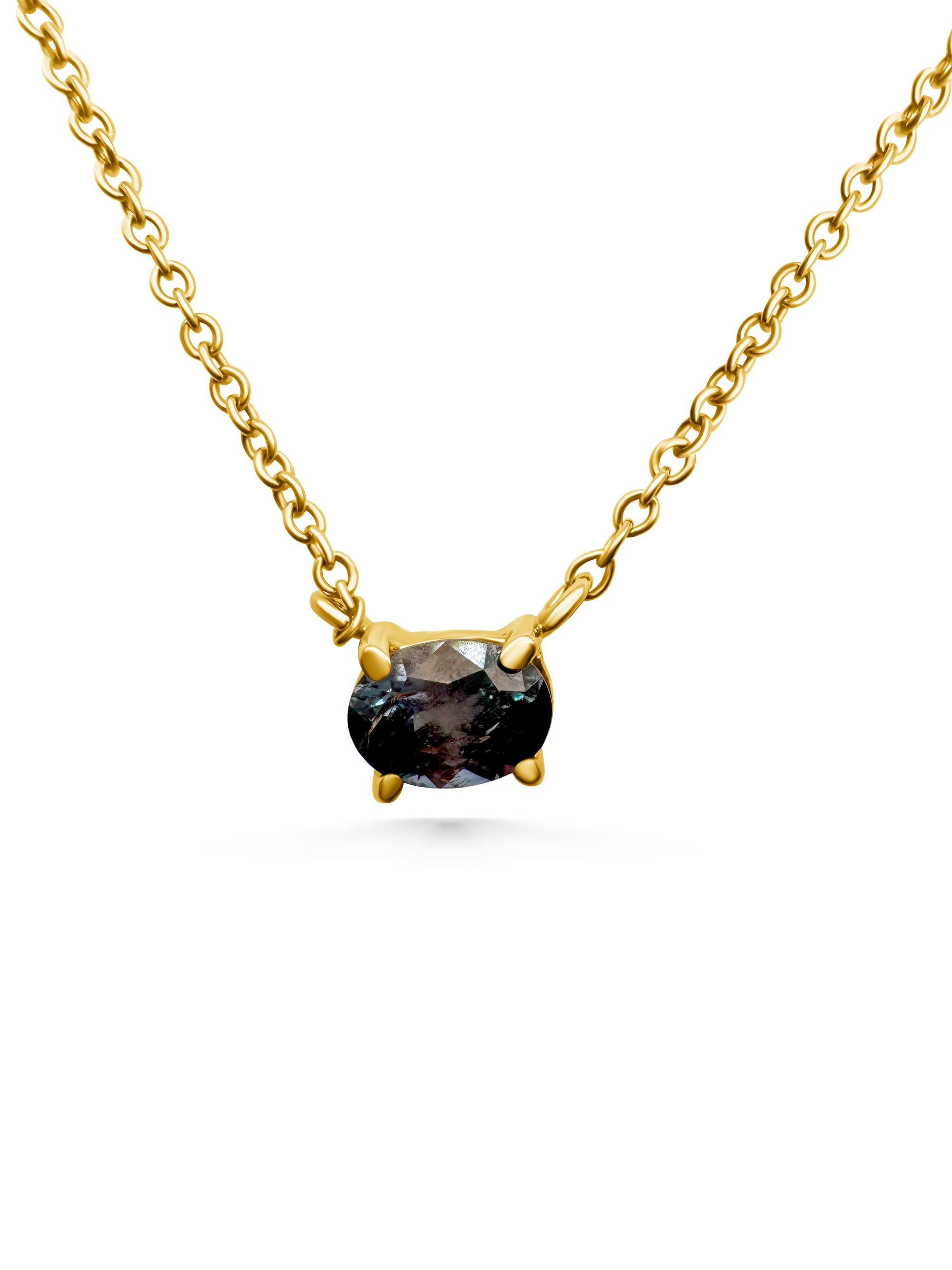 round alexandrite stone set in yellow gold